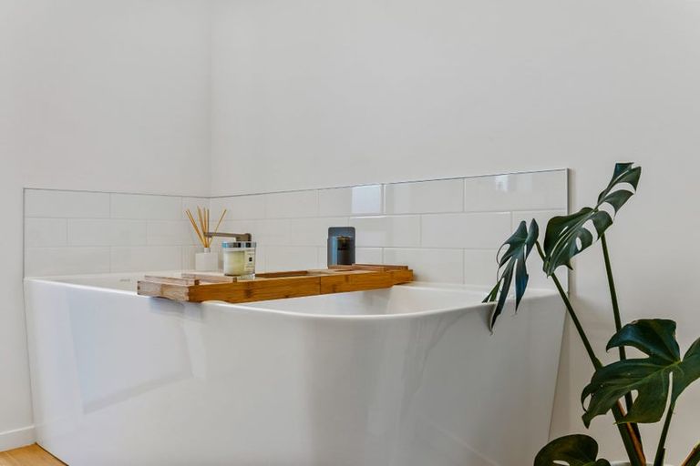 Photo of property in 89c Cascades Road, Pakuranga Heights, Auckland, 2010