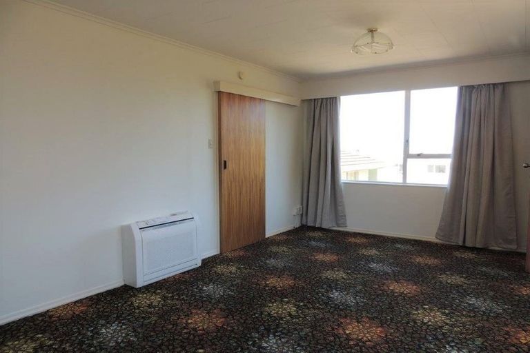 Photo of property in 6b Reese Jones Grove, Maungaraki, Lower Hutt, 5010