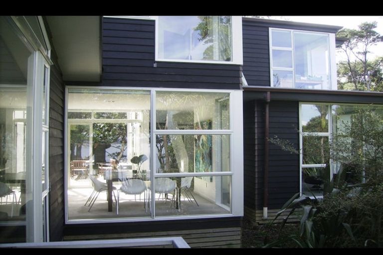 Photo of property in 53 Arapito Road, Titirangi, Auckland, 0604