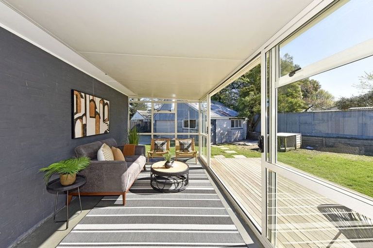 Photo of property in 21 Wildwood Avenue, Wainoni, Christchurch, 8061