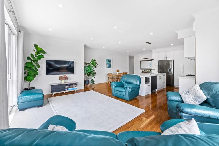 Photo of property in 1 Aporo Drive, Kumeu, 0810