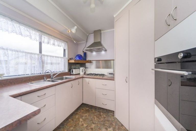 Photo of property in 84 Hillcrest Drive, Kelvin Grove, Palmerston North, 4414