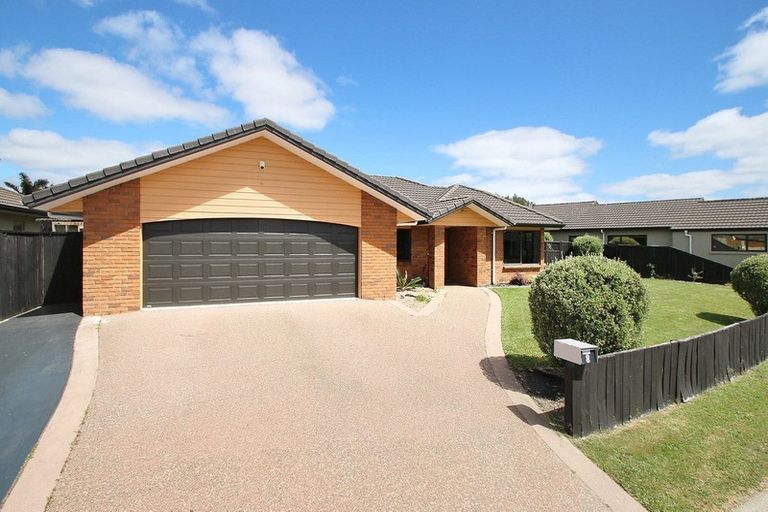 Photo of property in 8 Lockhart Place, Rototuna, Hamilton, 3210