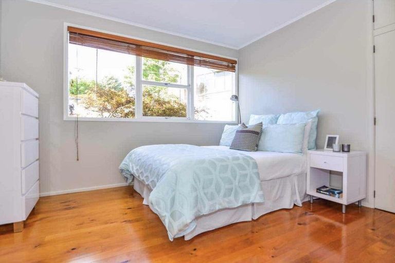 Photo of property in 36 Edgeworth Road, Glenfield, Auckland, 0629