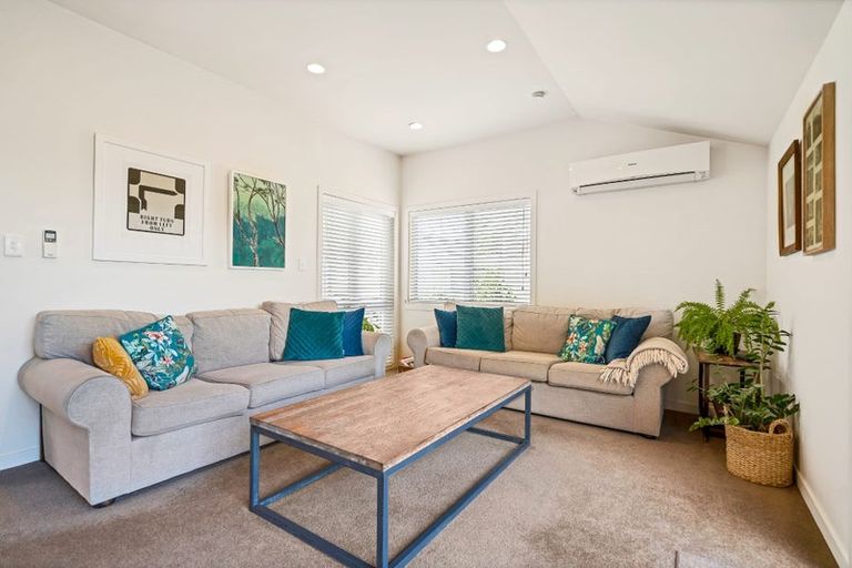 Photo of property in 2/17 Tobruk Crescent, Milford, Auckland, 0620