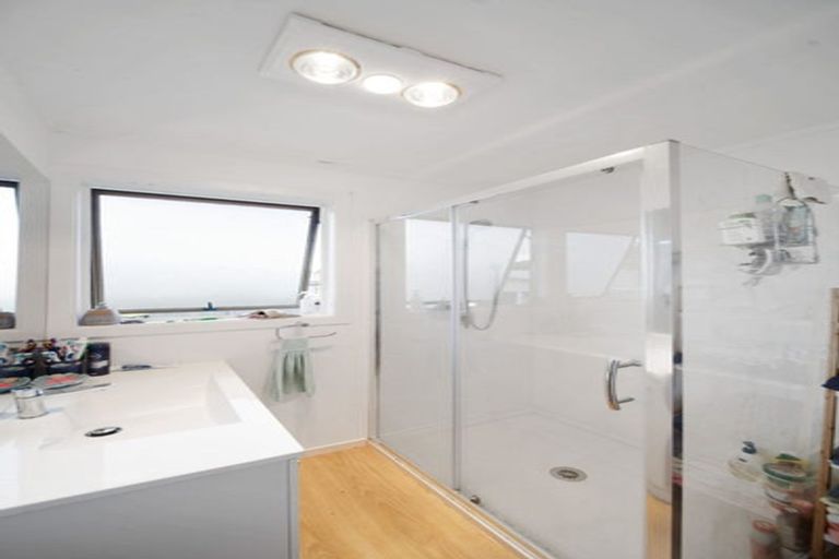 Photo of property in 16 Volante Avenue, Wattle Downs, Auckland, 2103