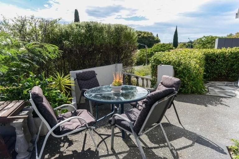 Photo of property in 1 Emerald Hill, Havelock North, 4130