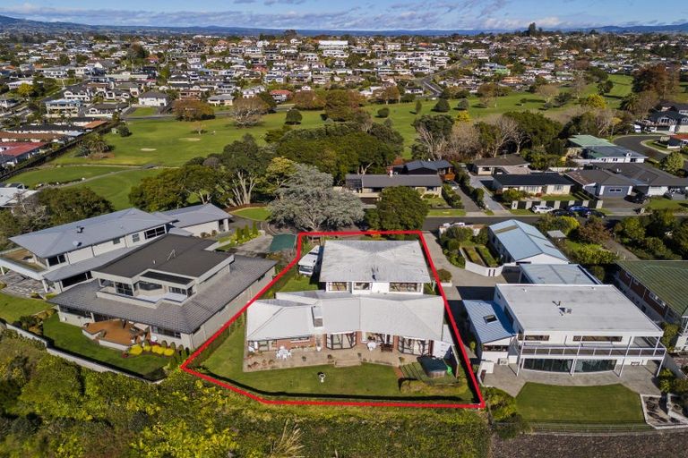 Photo of property in 10 Acklam Avenue, Otumoetai, Tauranga, 3110