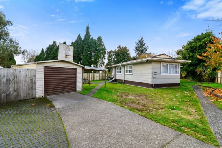 Photo of property in 69 Aquarius Drive, Kawaha Point, Rotorua, 3010