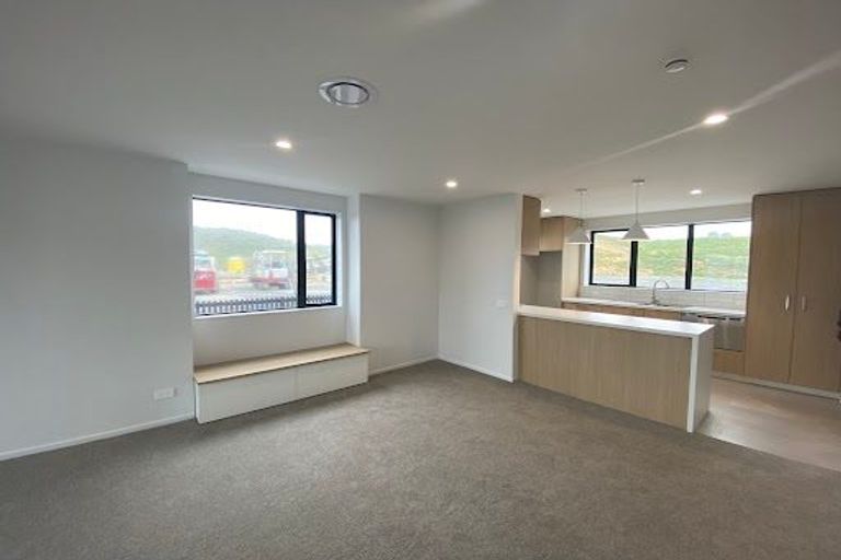 Photo of property in 50 Oakum Road, Whitby, 5024