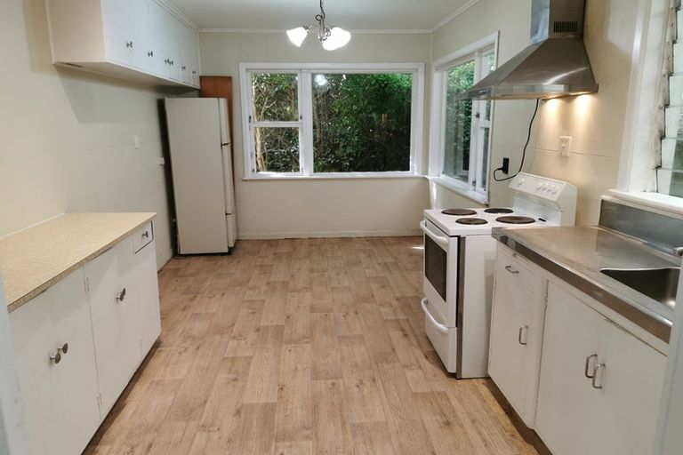 Photo of property in 88 Newlands Road, Newlands, Wellington, 6037