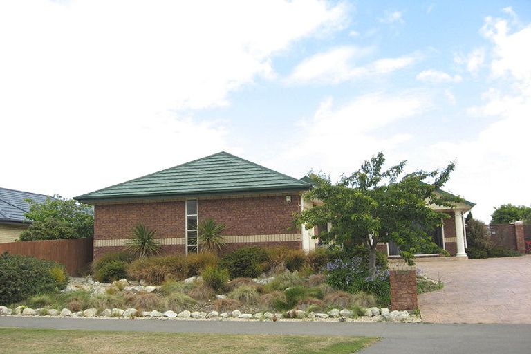 Photo of property in 9 Courtfield Close, Parklands, Christchurch, 8083