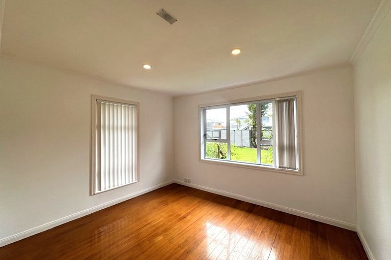 Photo of property in 37 Shortt Avenue, Mangere Bridge, Auckland, 2022