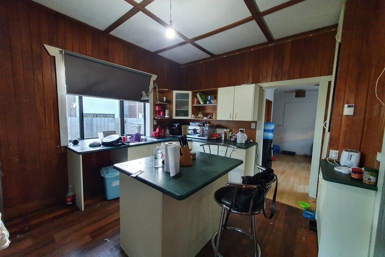 Photo of property in 25 Busby Street, Blockhouse Bay, Auckland, 0600