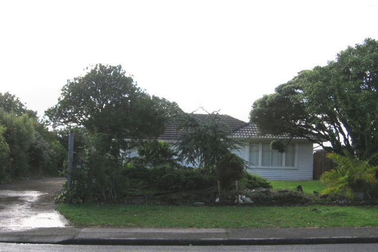 Photo of property in 35 Vodanovich Road, Te Atatu South, Auckland, 0610