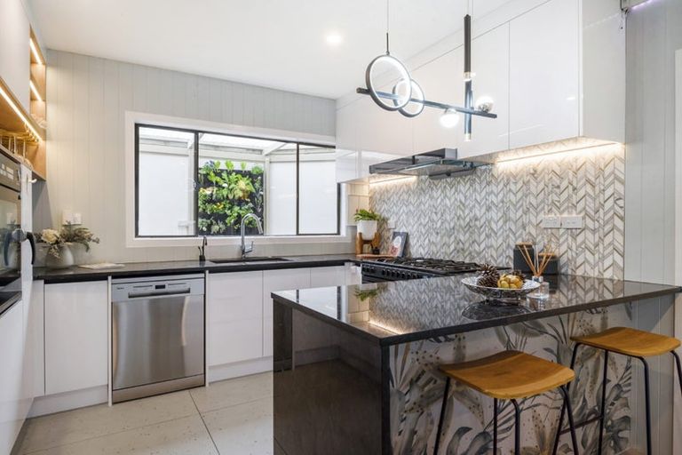 Photo of property in 1/94 Glamorgan Drive, Torbay, Auckland, 0630