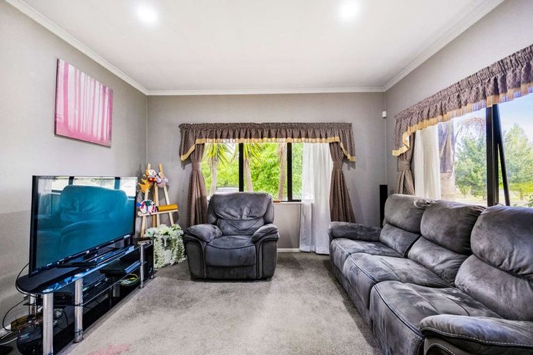 Photo of property in 1 Seresin Crescent, Flat Bush, Auckland, 2016