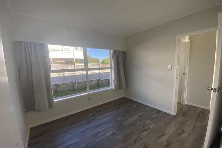 Photo of property in 1/60 Bruce Road, Glenfield, Auckland, 0629