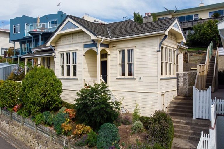 Photo of property in 16 Sealy Road, Bluff Hill, Napier, 4110