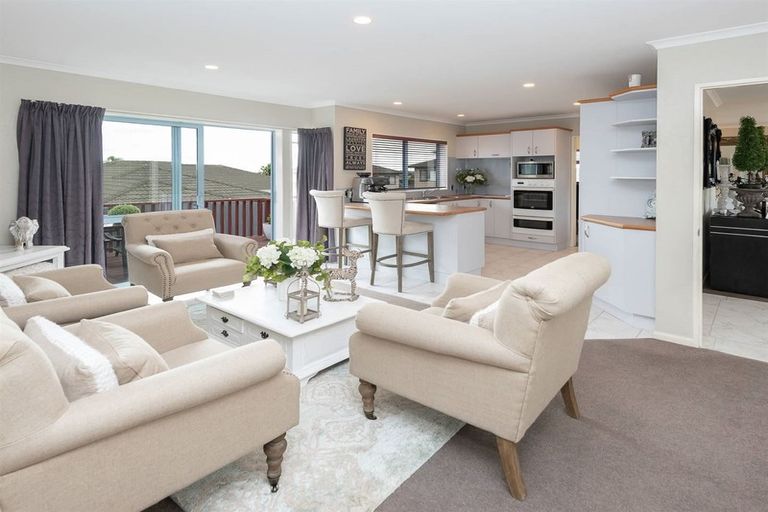 Photo of property in 31 Moyrus Crescent, East Tamaki Heights, Auckland, 2016