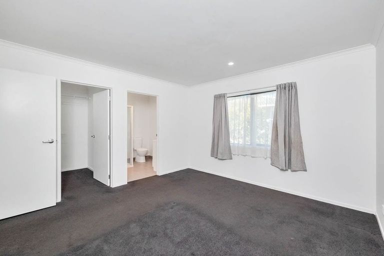 Photo of property in 86 Farquhar Road, Glendene, Auckland, 0602