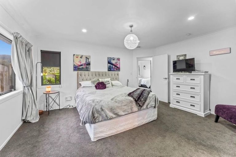 Photo of property in 13 Frankie Stevens Place, Riverstone Terraces, Upper Hutt, 5018