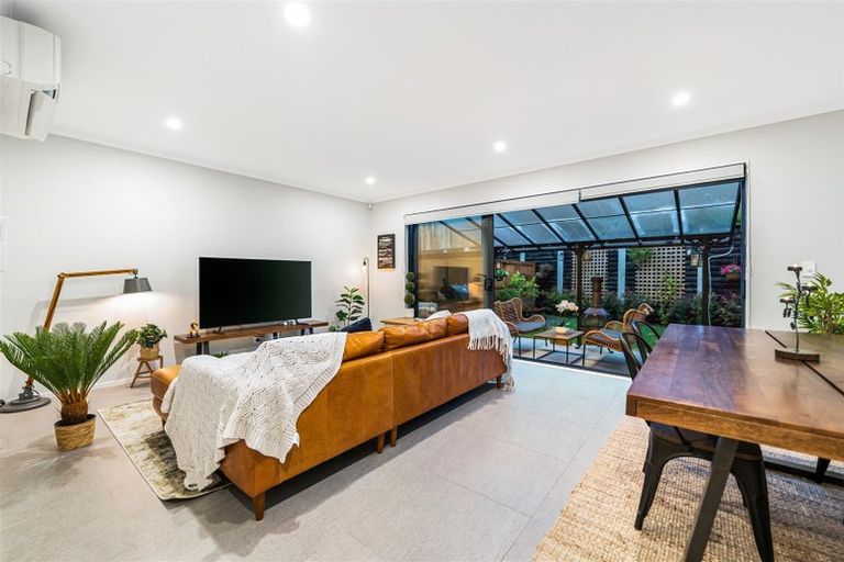 Photo of property in 17 Richard Petterd Way, Swanson, Auckland, 0614