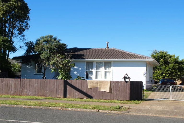 Photo of property in 1 Winthrop Way, Mangere East, Auckland, 2024