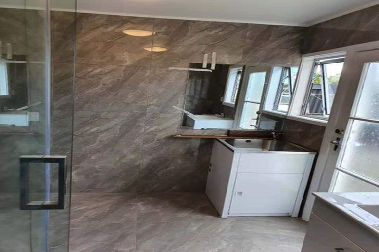 Photo of property in 2/87 Nikau Street, New Lynn, Auckland, 0600