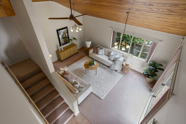 Photo of property in 2/20 Compton Street, Hillcrest, Auckland, 0627