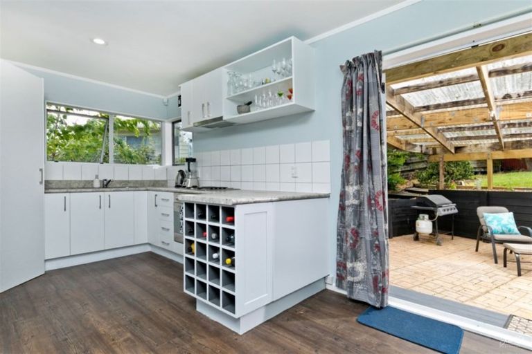 Photo of property in 19 Imperial Place, Henderson, Auckland, 0612