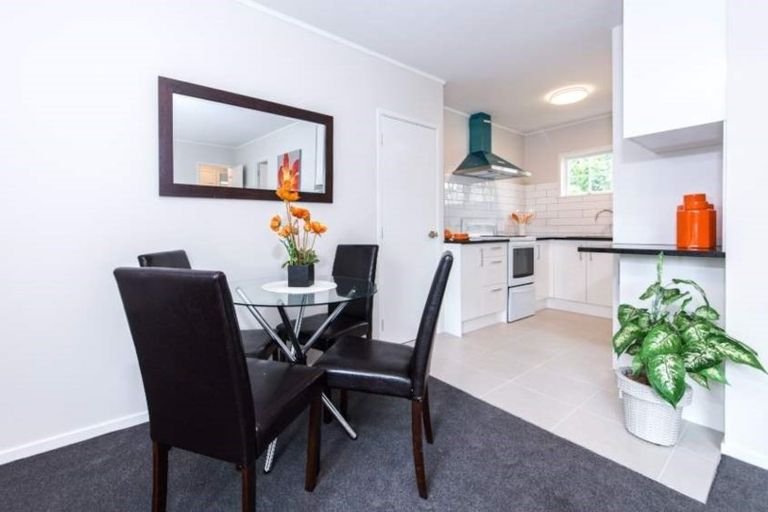 Photo of property in 1/23 Manhattan Heights, Glendene, Auckland, 0602