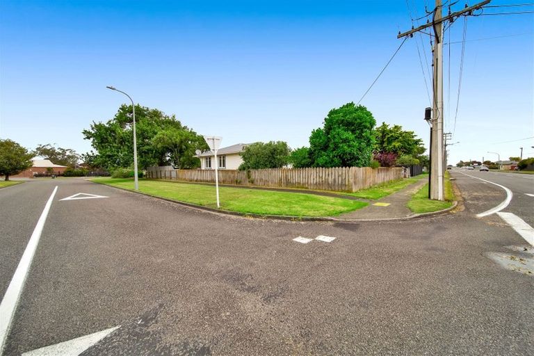 Photo of property in 48 Turuturu Road, Hawera, 4610