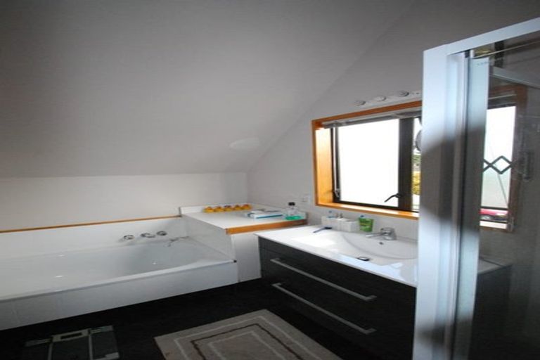 Photo of property in 2/10 Paeroa Street, Newtown, Wellington, 6021