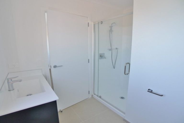 Photo of property in 5/2 Frances Bryers Road, Hobsonville, Auckland, 0616