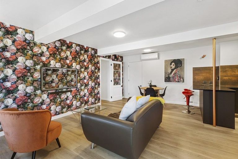 Photo of property in 7 Wesley Road, Kelburn, Wellington, 6012