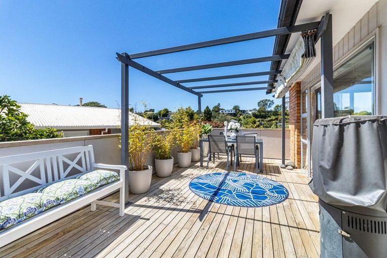 Photo of property in 6 Carlton Terrace, Westown, New Plymouth, 4310