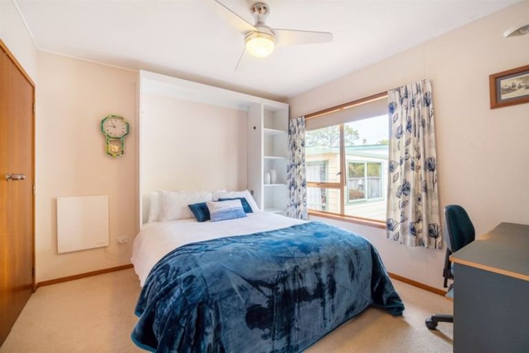 Photo of property in 2/33 Eversleigh Road, Belmont, Auckland, 0622