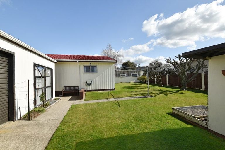 Photo of property in 46 Neri Crescent, Pomare, Rotorua, 3015