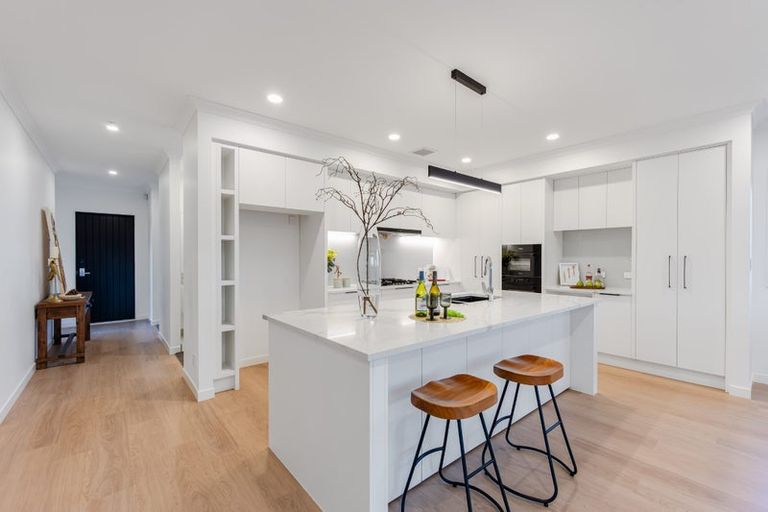 Photo of property in 39 Davey Crescent, Orewa, 0931