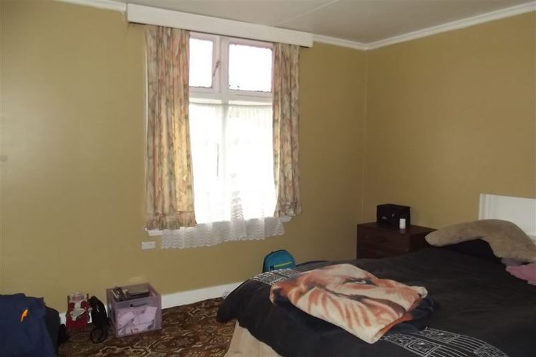 Photo of property in 2 Moorhouse Street, Waimate, 7924