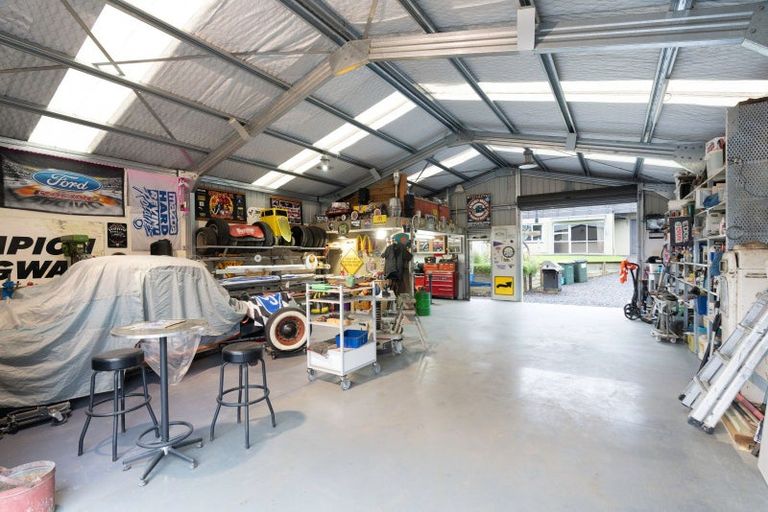 Photo of property in 6 Muhunoa West Road, Ohau, Levin, 5570