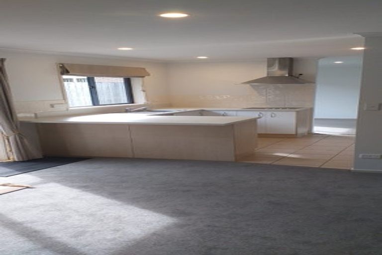 Photo of property in 20 Tauranga Place, Orewa, 0931