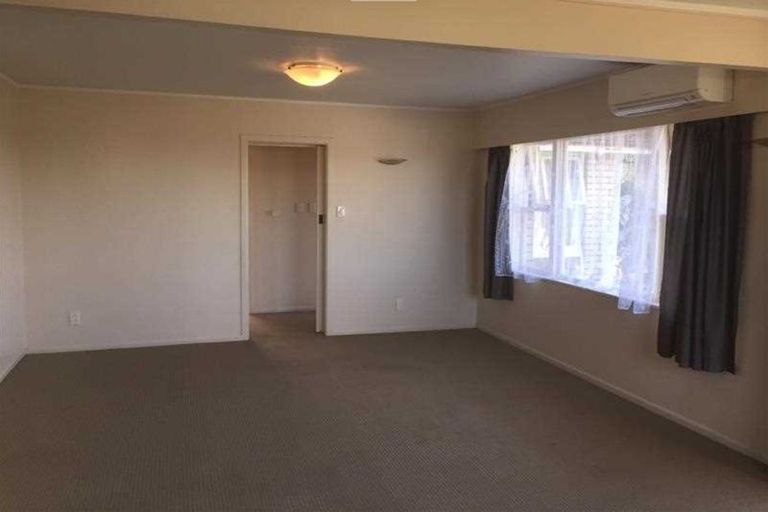 Photo of property in 196 Waimumu Road, Massey, Auckland, 0614