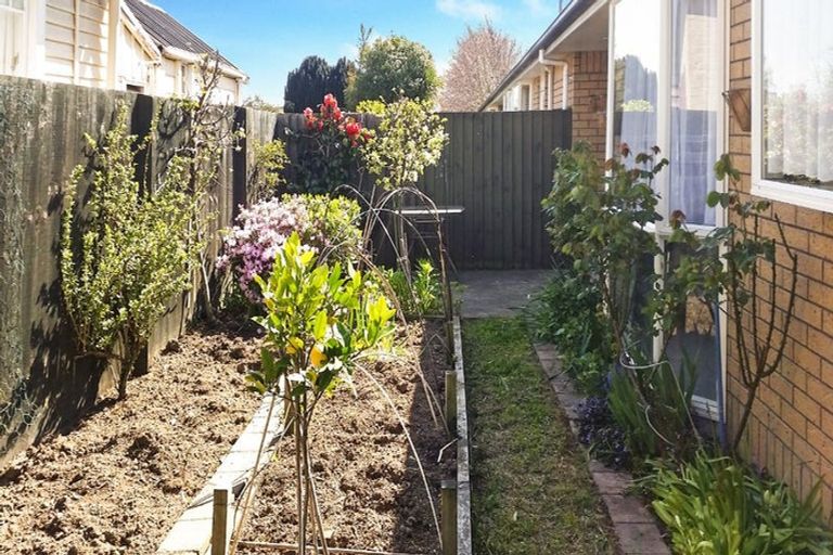 Photo of property in 2/17 Fairfield Avenue, Addington, Christchurch, 8024