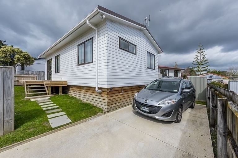 Photo of property in 30 Caribbean Drive, Unsworth Heights, Auckland, 0632