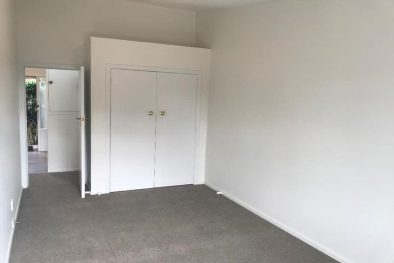 Photo of property in 3/289 Glenfield Road, Glenfield, Auckland, 0629