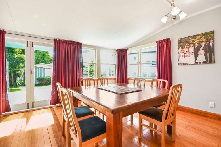 Photo of property in 9 Seddon Street, Dannevirke, 4930