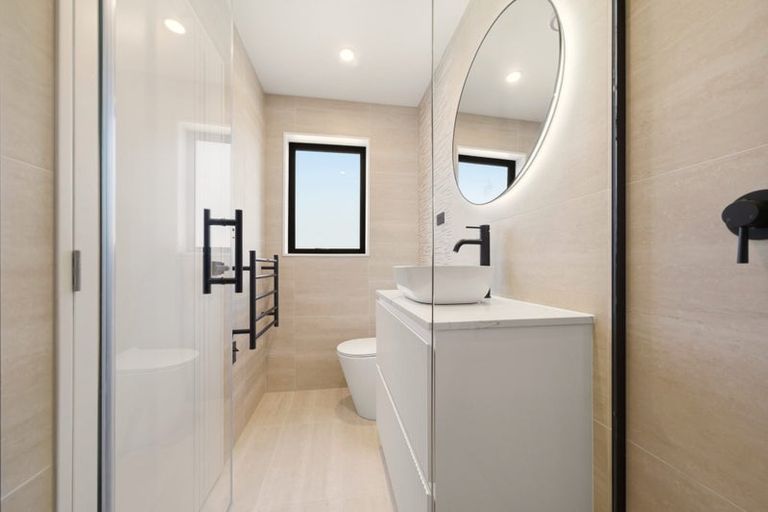 Photo of property in 15b Wilbur Place, Pakuranga Heights, Auckland, 2010