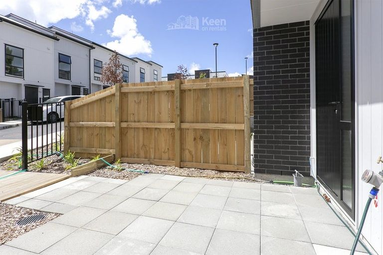 Photo of property in 13 Tokai Place, Glen Eden, 0602